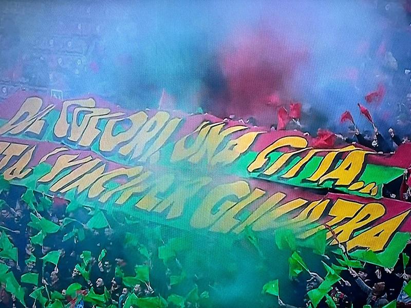 Perugia-Ternana, la coreografia dei tifosi rossoverde – FOTO