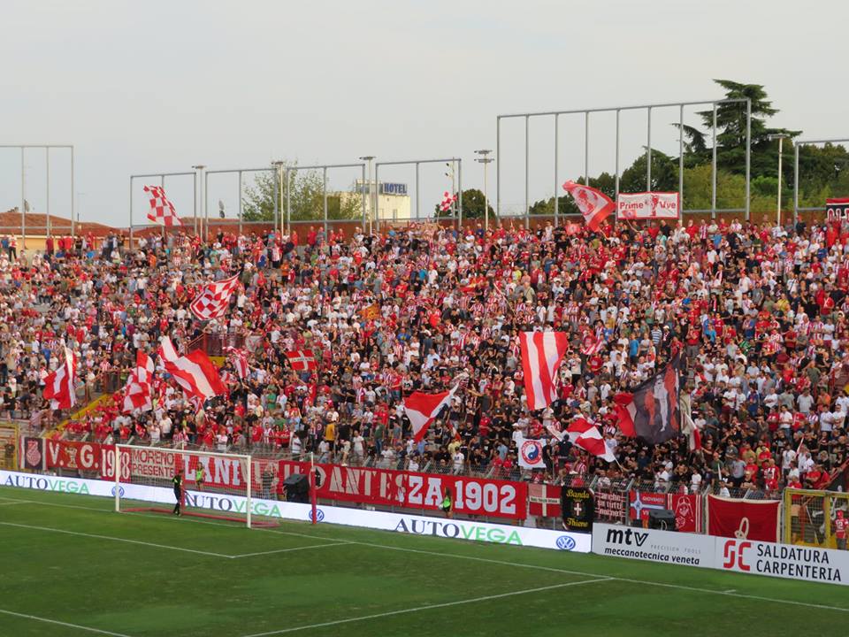 Lr-Vicenza, scatta il Daspo per 39 ultras biancorossi