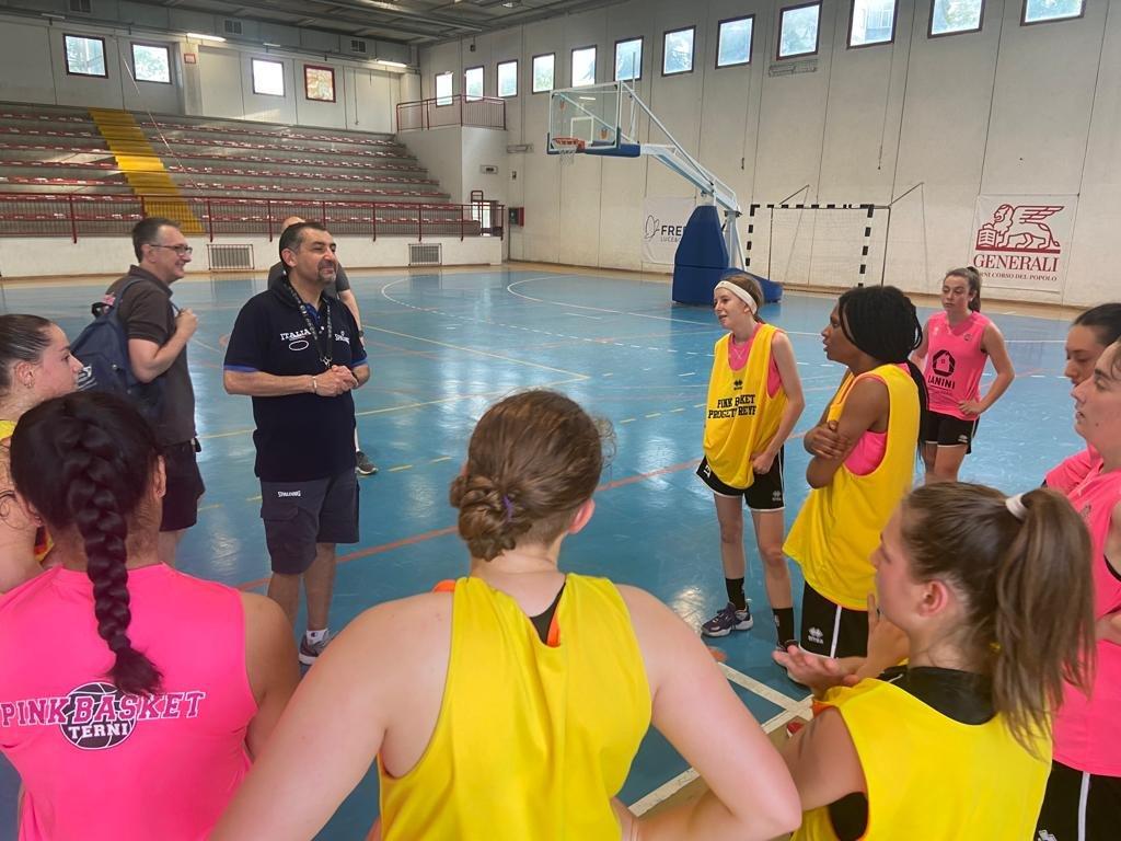 Il coach della Nazione femminile a Terni grazie alla Pink Basket