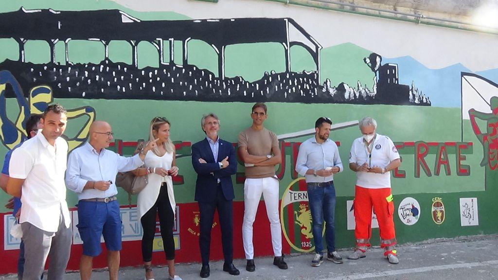 “Di padre in figlio” ecco il murales al vecchio Viale Brin – VIDEO