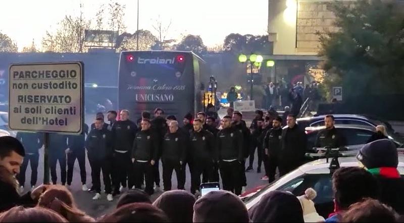 Perugia-Ternana, il saluto dei tifosi alla squadra – VIDEO