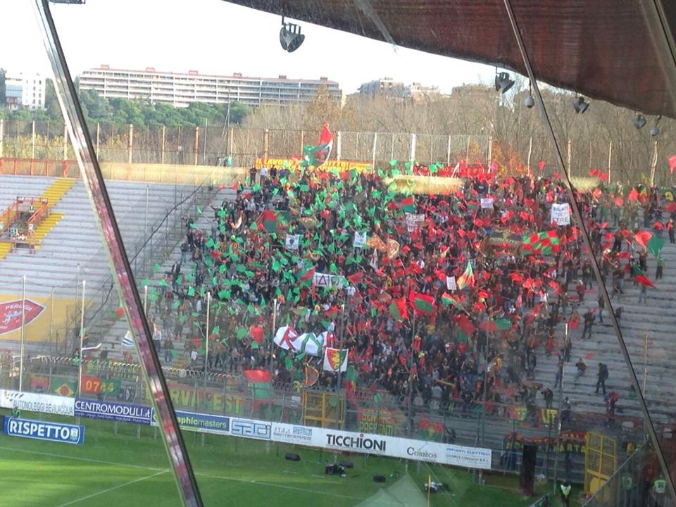 FOTO TN – Spettacolari tifosi ternani all’interno del Curi!