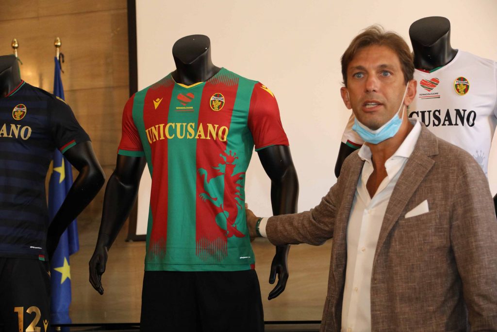 Ternana: le nuove maglie saranno svelate in due giorni