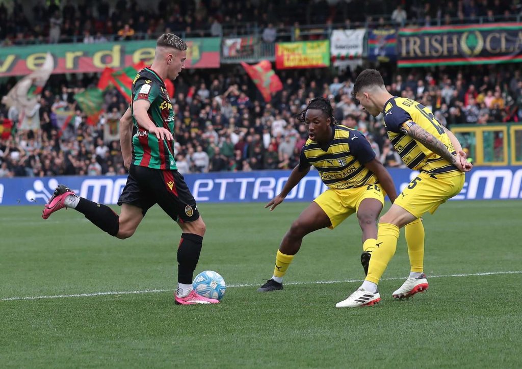 Gli occhi del Frosinone su un ex attaccante della Ternana