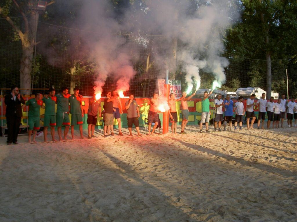 E’ terminato ieri il primo torneo di beach soccer per i tifosi rossoverdi