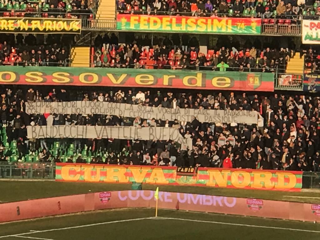 Ternana-Parma, striscione della Curva Nord: “Bandecchi vattene”