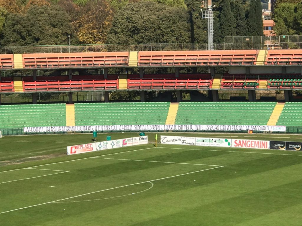 Liberati chiuso al pubblico, ecco il messaggio della Nord alla Ternana – FOTO