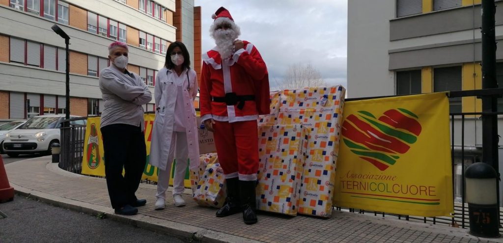 “Natale… Col Cuore”: donati i regali ai piccoli pazienti di Pediatria