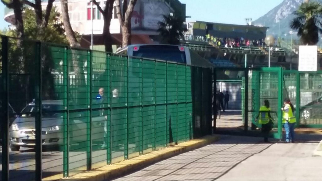 LIVE dal Liberati: arrivati i tifosi del Perugia, bordate di fischi