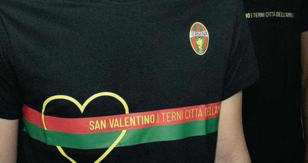 “L’Amore addosso”: ecco le maglie celebrative di San Valentino