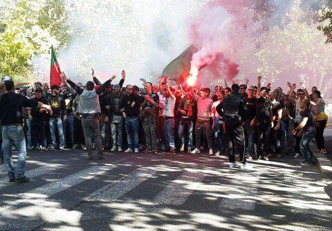 FOTO – LIVE dal Liberati: ecco il corteo della Nord, che tifo!