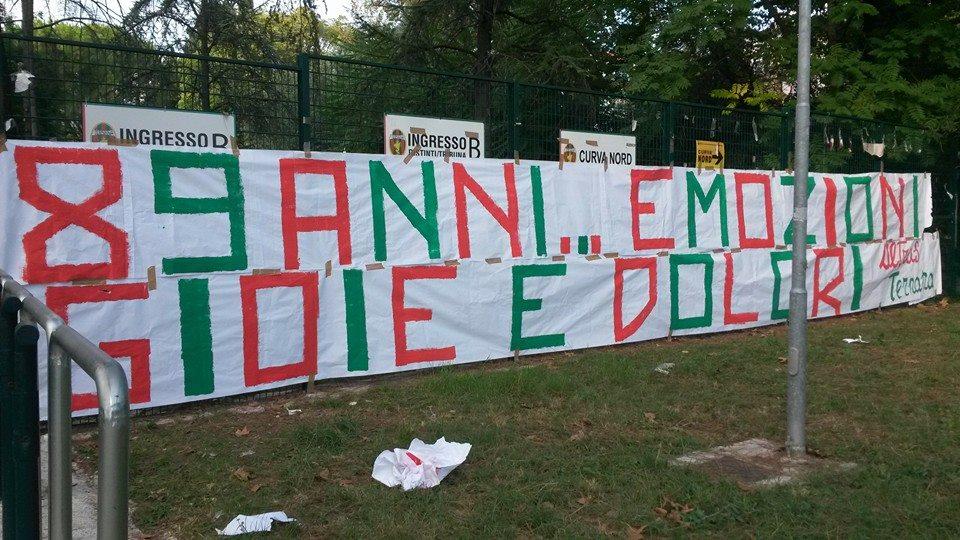 FOTO – Ternana 89enne, ecco lo striscione dei tifosi