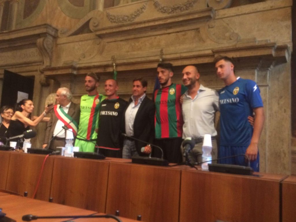 TN PRESENTAZIONE – La Ternana si mette in mostra: ecco le nuove maglie!