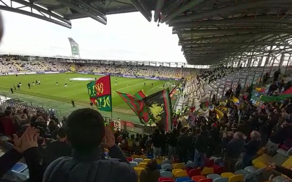 Frosinone-Ternana, viaggio nel settore ospiti colorato di rossoverde – VIDEO/1