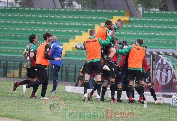 Ternana – A salvezza acquisita si pensa al futuro: i giocatori sotto contratto