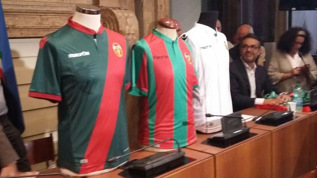 FOTO TN – Ecco le nuove maglie della Ternana!