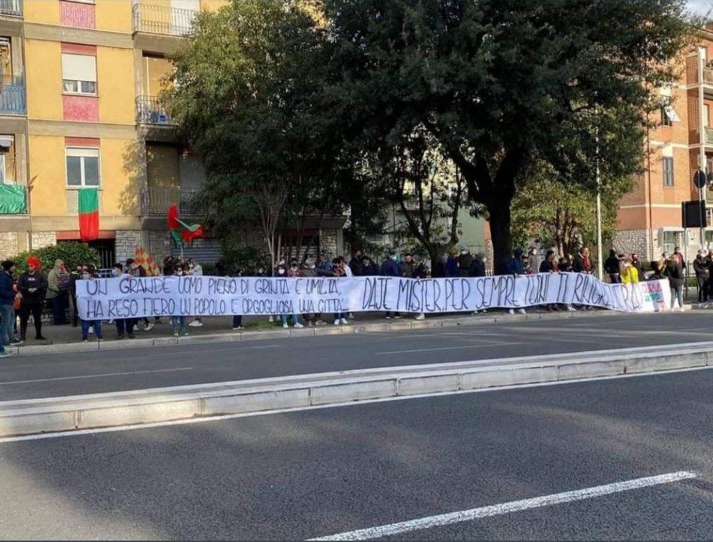 La Curva Nord omaggia Lucarelli: “Mister per sempre Terni ti ringrazierà” – FOTO