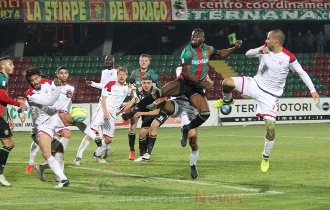 Ternana – Con la Vis emergenza in difesa