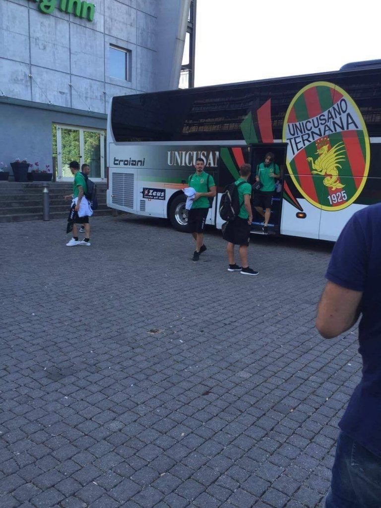 Ternana – La foto dell’arrivo della squadra a Salerno