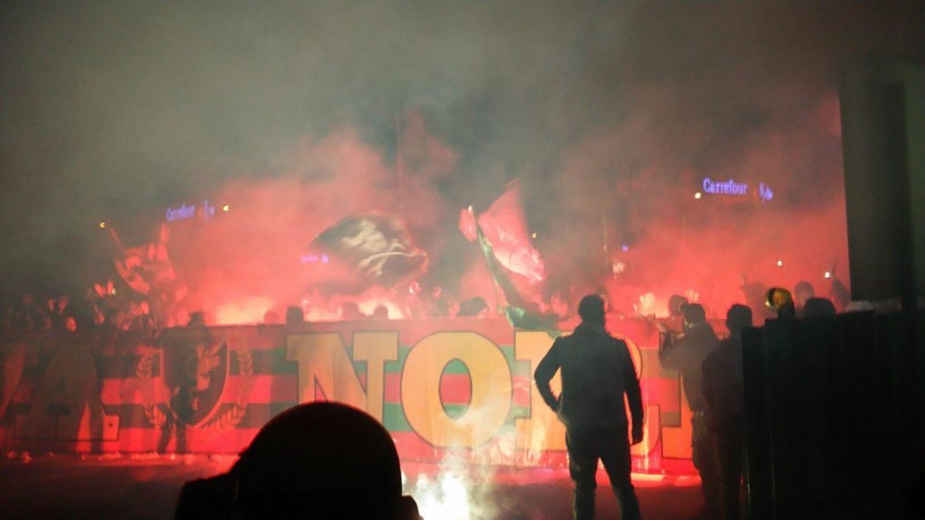 VIDEO – La Nord al Garden: cori, fumogeni e striscioni. Che spettacolo!