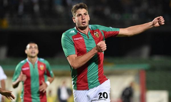 Castaldo apre, Avenatti ruggisce: la Ternana è viva, buon 1-1 ad Avellino