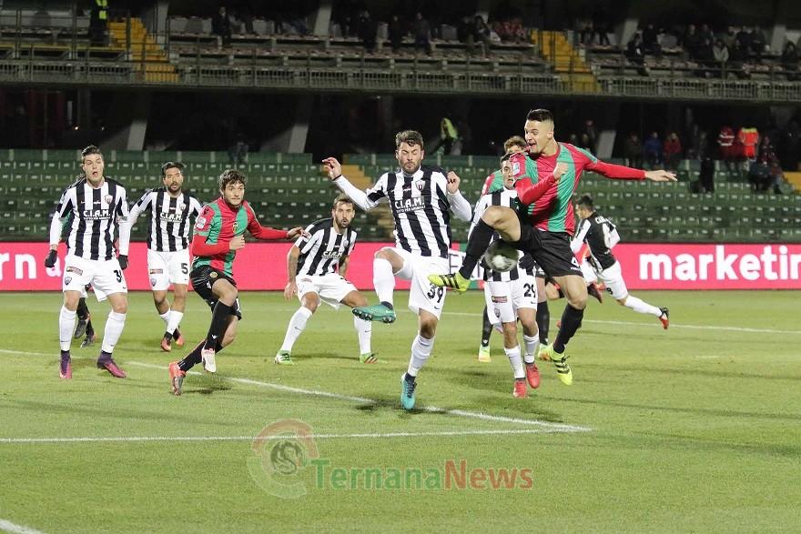 Ternana-Ascoli – Tutti i numeri per la Ternana, ma l’Ascoli esce vittorioso