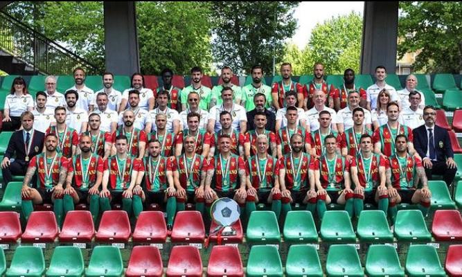 Ternana, la foto della squadra e i cuori di Defendi – FOTO