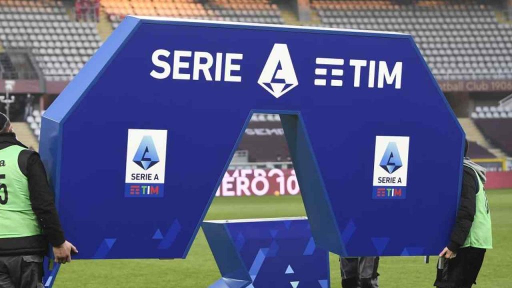 Serie A, scoppia il caso cori razzisti | Il club rischia grosso