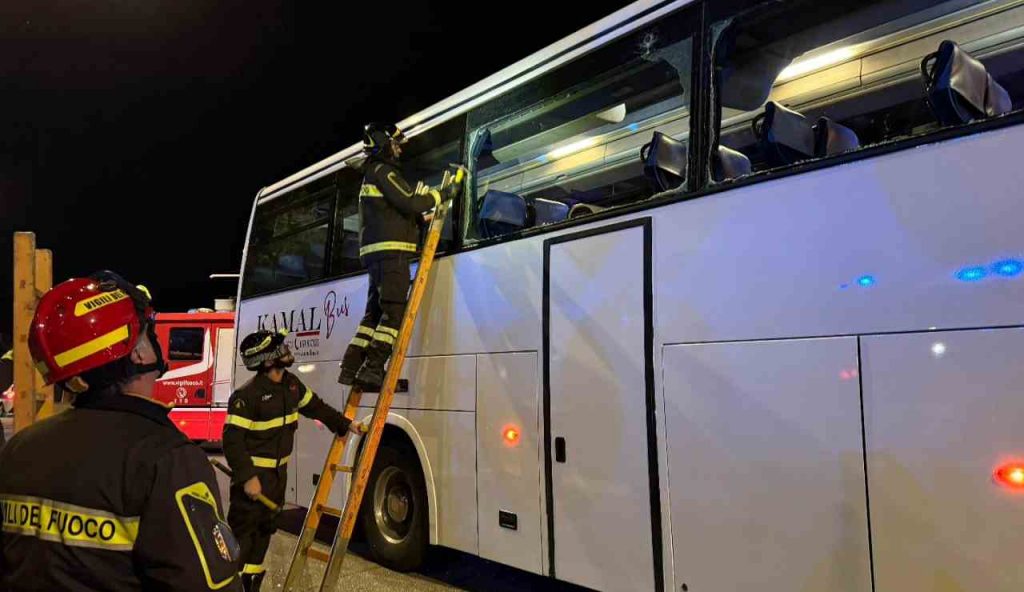 Pontedera, paura per l’agguato al pullman