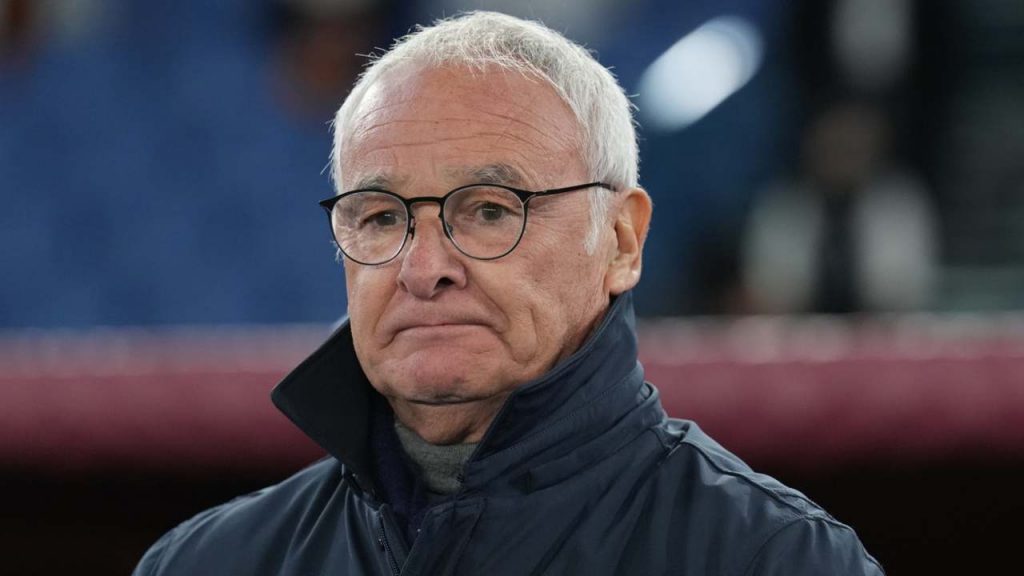 Roma, individuato il nuovo allenatore | C’è il sì di Ranieri: i giallorossi stravolgono tutto