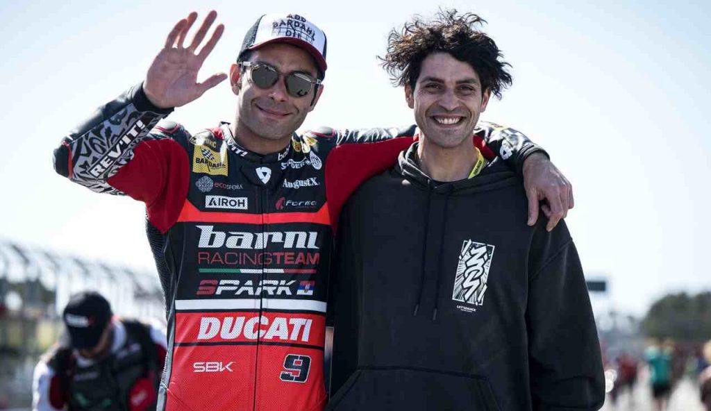 Superbike: foto di famiglia per Petrux alla vigilia del Mondiale