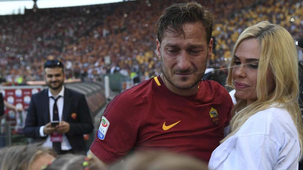 È successo anche in Inghilterra | Totti e Ilary smascherati così: la verità sui tradimenti fa il giro del mondo