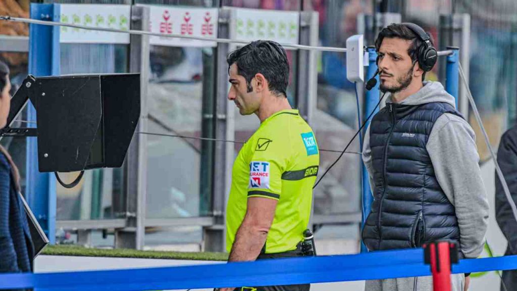 “Sono DISGUSTATO”: bufera VAR | Partita falsata dall’arbitro