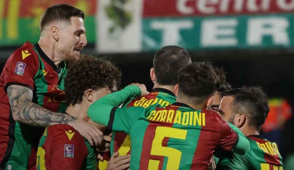 In campo con la Ternana per il saluto finale